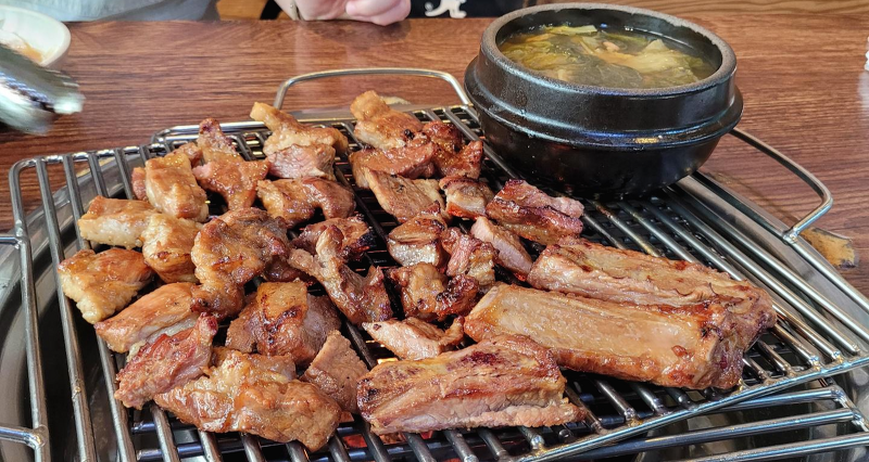 서울대입구역 맛집- 돼지갈비 맛집 -돈뼈락연탄갈비