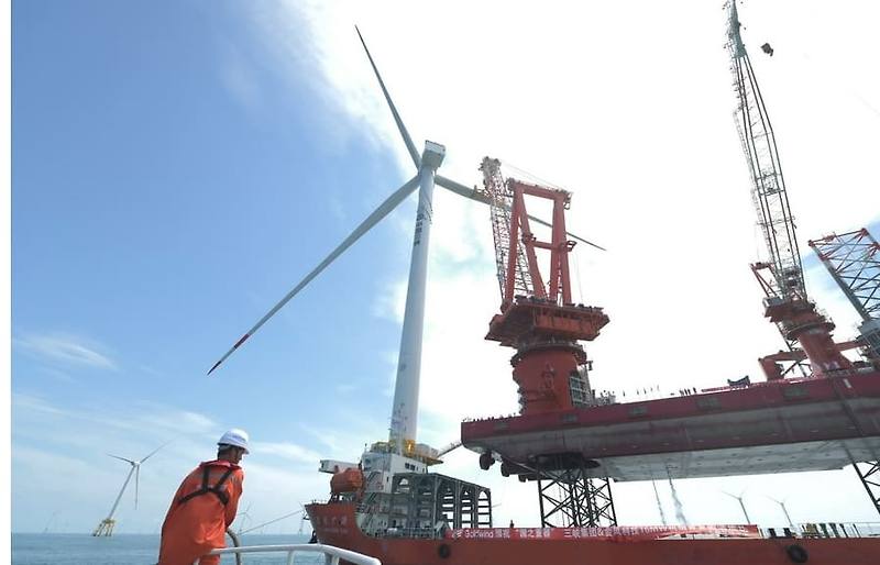 세계 최대 풍력 발전터빈 설치 완료...