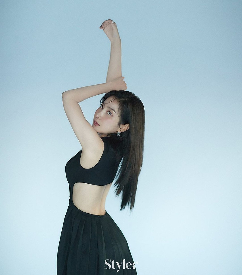 배우 신동미가 뛰어난 연기력만큼 빛나는 비주얼을 자랑