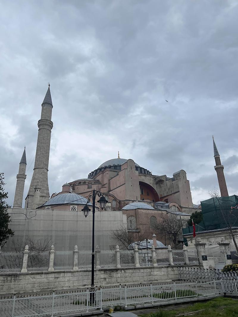 [이스탄불] 그 이름도 유명한 비잔틴 건축의 대표 아야소피아 성당