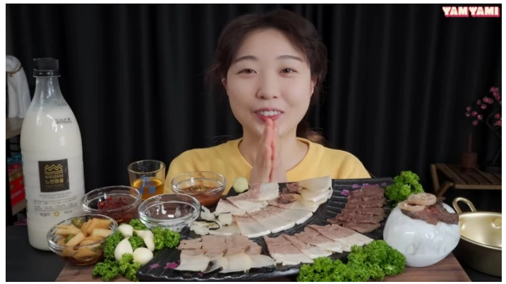 중국진출 이색 먹방 유튜버 얌야미(이영주) 멸종위기종 밍크고래 먹방 논란