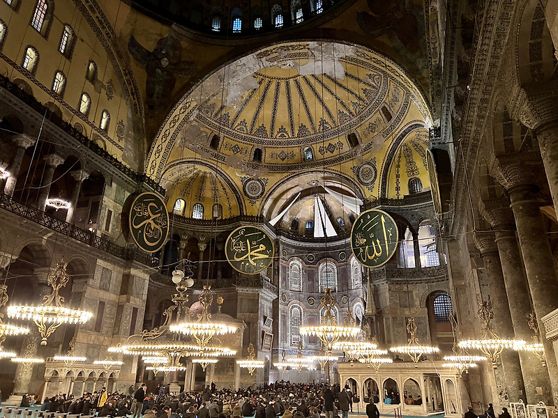 이스탄불 성 아야소피아 성당 야경 및 예배장면