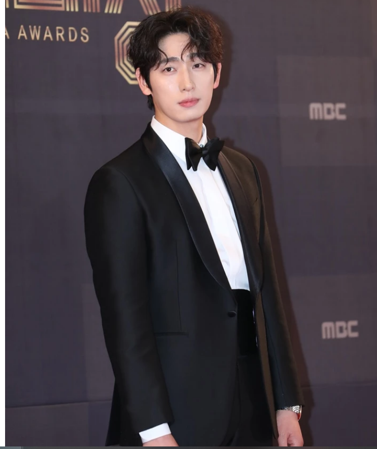 배우 윤박 6세 연하 모델 김수빈과 9월 결혼 손편지 발표 나이 프로필