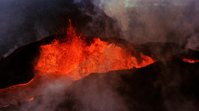 세계 최대 활화산 '하와이 마우나로아' 40년 만 폭발 VIDEO: Hawaii's Mauna Loa volcano erupts after 40 years