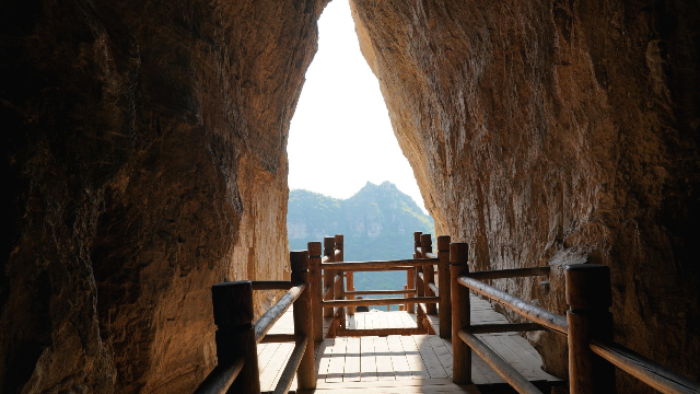 [하나님의 약속]어두운 터널을 통과하니 햇살은 아주 따사로웠다