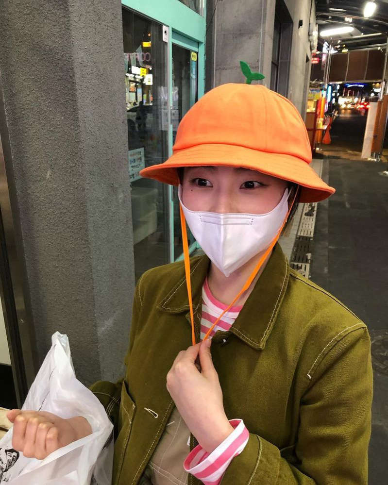 안소희, 당근모자 쓰고 힙스터 변신...상큼美는 숨길 수 없어 [SNS컷]