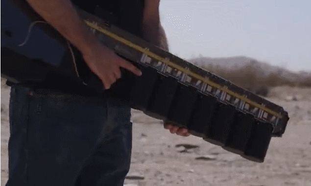 세계 최초의 휴대용 레일건 판매 개시  VIDEO: Handheld railgun that is as powerful as an air rifle and uses electromagnets..