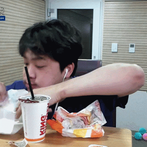 유튜버 오킹은 한달에 얼마를 벌까?