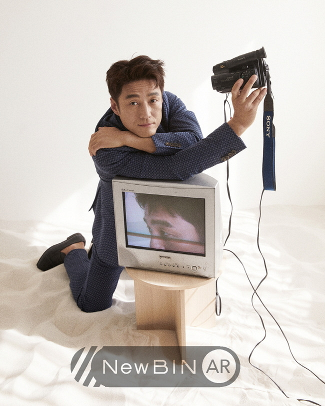 지진희, 거울 셀카 오마주 화보! 