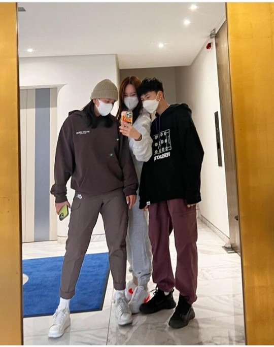 안정환이혜원, 딸이 벌써 180cm? 온가족이 우월한 '비주얼 가족' [사진]