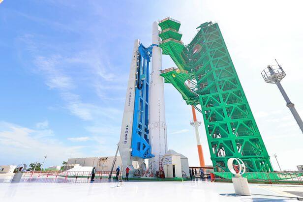 순수 국산기술 한국형 발사체 '누리호'...다음 달 21일 우주로 날아오른다 [과학기술정보통신부] ㅣ 국방부, 24년까지 새로운 우주발사체 개발 South Korea aims to launch indigenous solid-propellant space-launc..