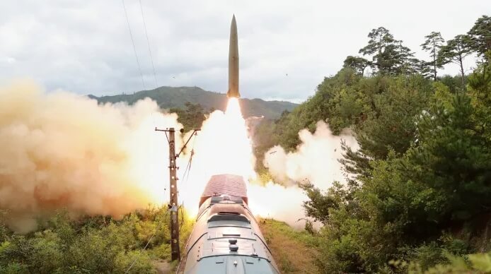 북한 열차 기반 이동식 탄도미사일 발사 시스템 실사격 영상