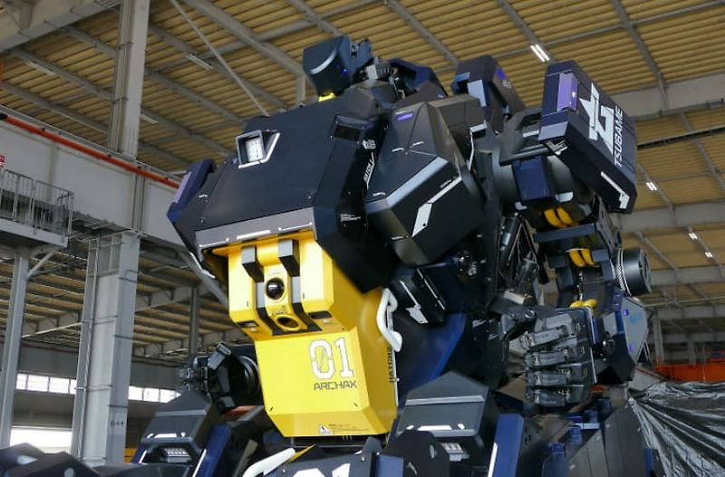 일본, 사람이 조작 가능한 거대 로봇 판매 시작 VIDEO: 人が乗って操作できる4m級ロボット「アーカックス」、ついにお披露目。4億円で国内先行販売