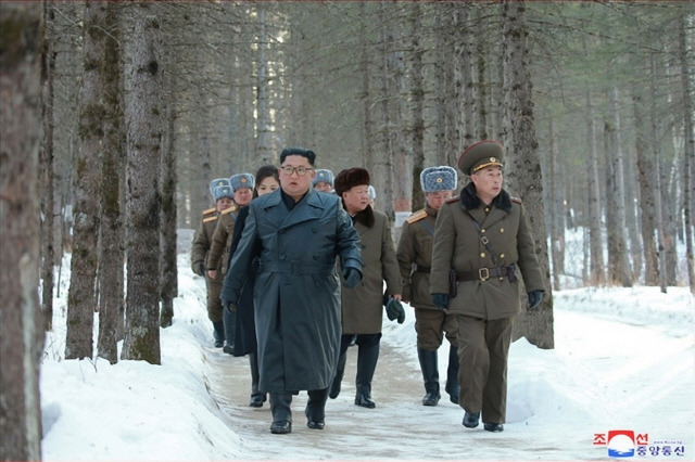 김정은 건강이상설과 진실은?