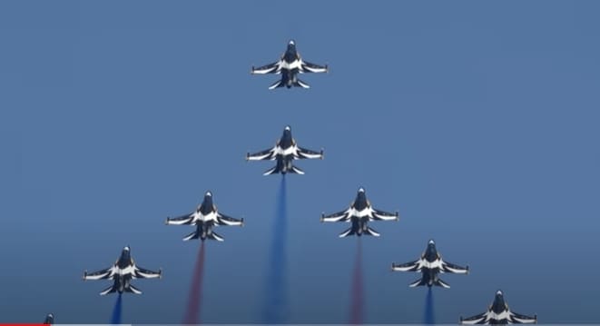 영국 리아트 에어쇼에 참가한 발군의 한국의 블랙이글 VIDEO: Republic of Korea Air Force Black Eagles full display. RIAT 2022 - Thursday 14th July RAF Fairford