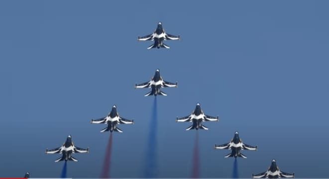 영국 리아트 에어쇼에 참가한 발군의 한국의 블랙이글 VIDEO: Republic of Korea Air Force Black Eagles full display. RIAT 2022 - Thursday 14th July RAF Fairford