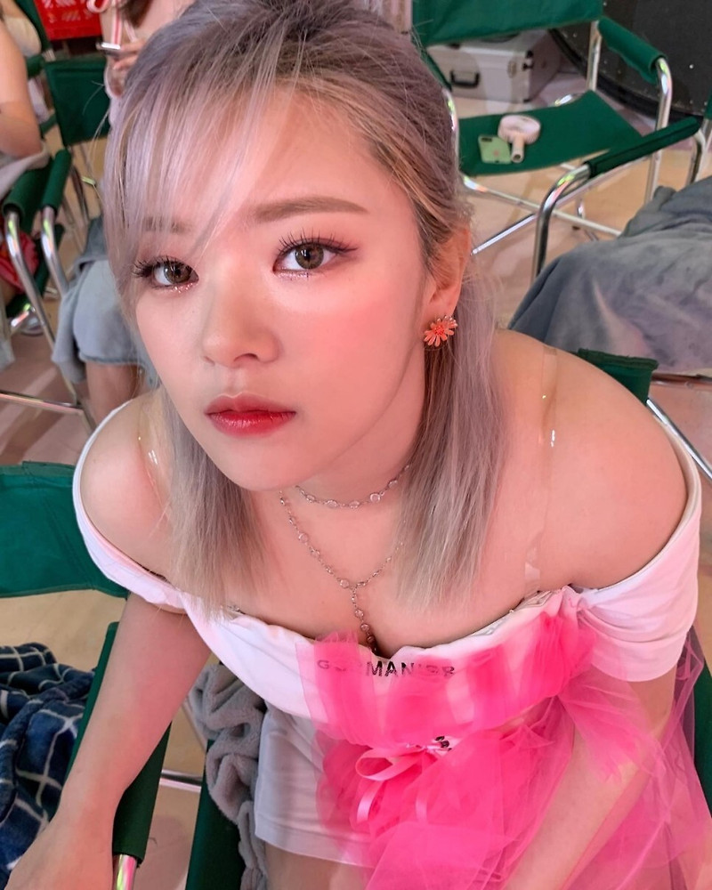 트와이스 멤버 정연, 몰라보게 살 빠진 근황...스테로이드 부작용 극복? 건강 상태는?