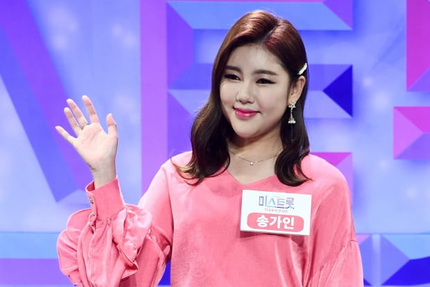 송가인 팬카페 운영자, 투명한 회계처리 약속했으나 .. 횡령의혹?