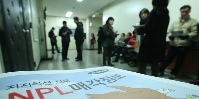 [재테크] 불황 없는 현금부자들...경매 한파 속 강남선 '고가 낙찰' 참여