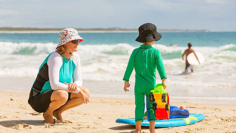 햇빛을 피하면 뼈가 약해질까? Protecting Your Skin From Sun Won't Weaken Your Bones: Study