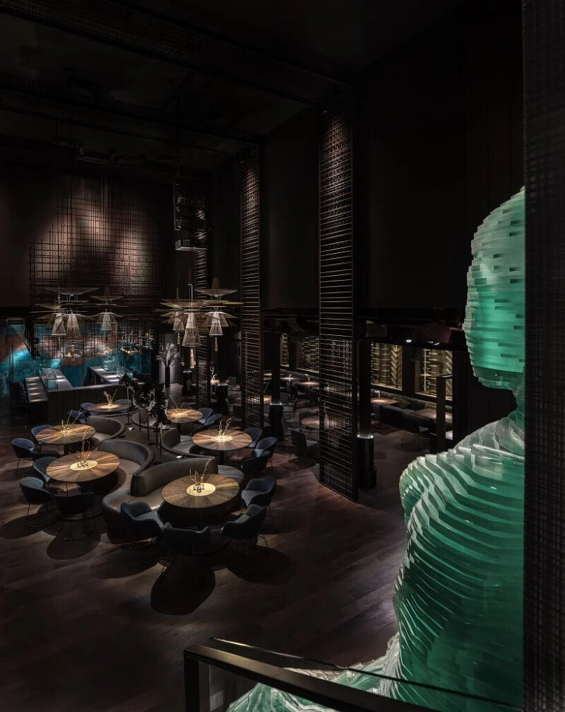 4.5m 높이 부처상이 장식되어 있는 뉴욕 맨하탄 레스토랑 4.5-meter-tall glass-hewn buddha sculpture decorates restaurant interior in new york