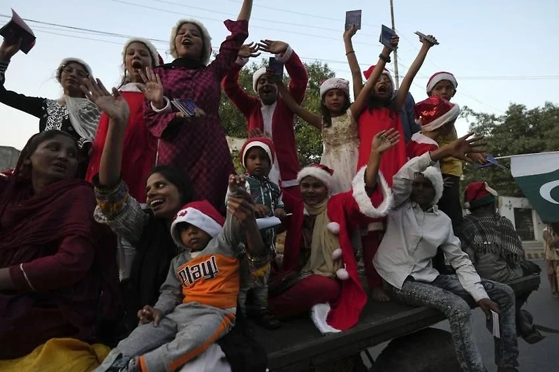 크리스마스 기념집회에 참가한 파키스탄 기독교인들