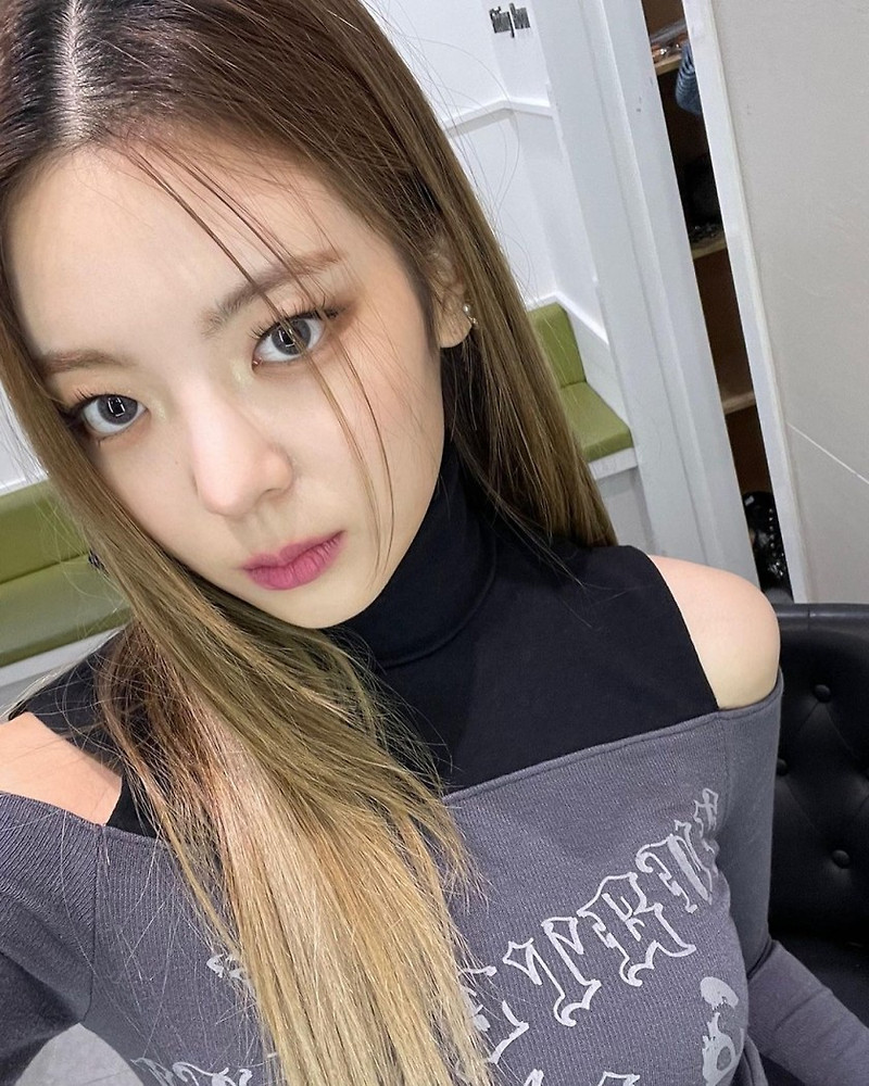 ITZY 리아 인스타그램 셀카 사진 202201