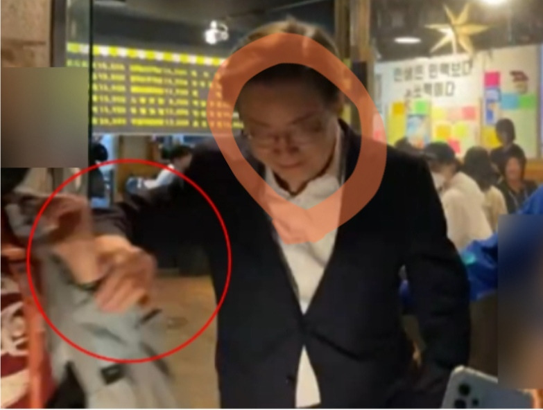 이재명 아이 밀쳤다? 제발 이러지 말자 [이슈시개] 계양구 유세 중 영상 논란 박찬대 의원 다치지 않도록 옆으로 이동 국민의힘 대변인 상황 모면식 궤변 비판 정책 경쟁 실종 김동연 밀치기