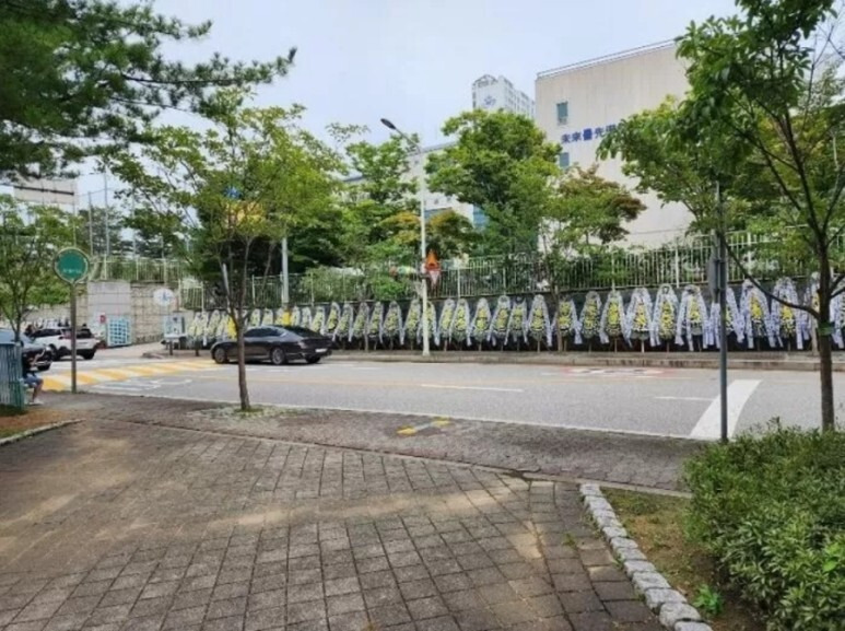 용인 교사 사망 자살 사건 † 원인 전말 기흥고등학교 체육시간 뷰러 찝다 축구공에 맞아 학부모 형사고소