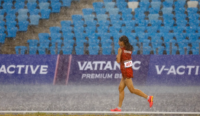 폭우 속 5,000m 완주한 캄보디아 여자 선수 보우 삼낭