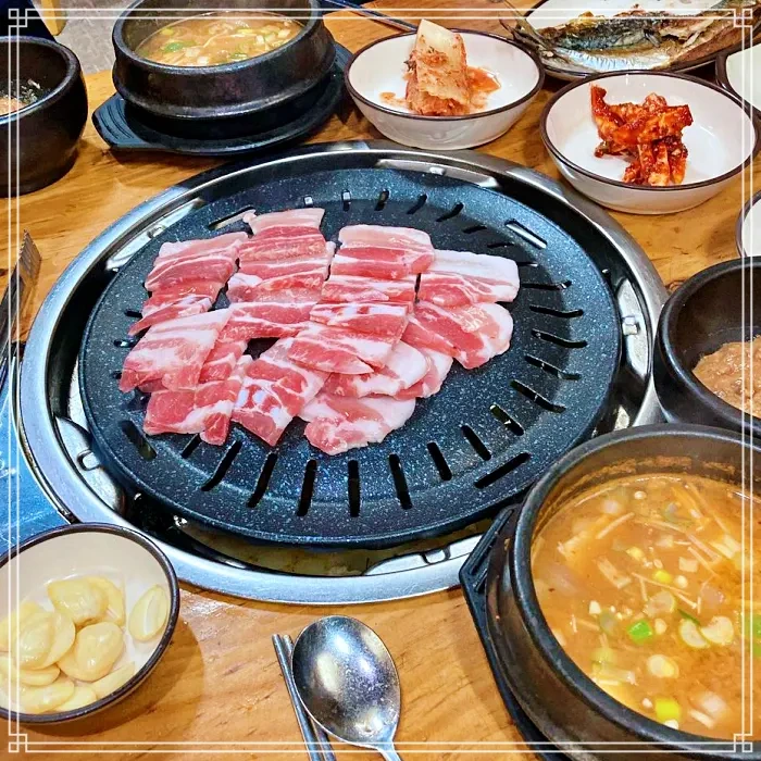 6월 2일 생방송 오늘저녁 시흥 물왕저수지 맛집 삼겹살 쌈밥정식, 된장찌개, 고등어 구이 세 자매 뭉쳤더니 연 매출 13억, 15종 쌈채 오리고기 쌈밥 위대한 일터 위치