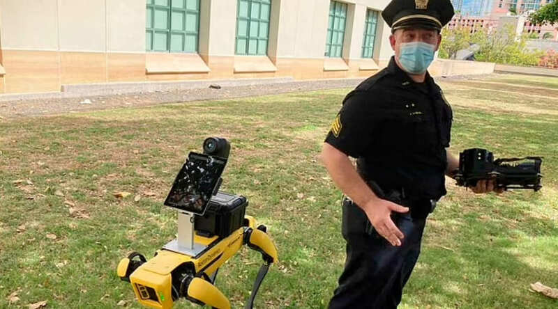 하와이 경찰, 노숙자 코로나 검사용으로 로봇개 사용 논란ㅣ 해외 한국과학자, 혈압 측정 로봇 개발 VIDEO: Controversial robotic police dogs being trialed by Honolulu PD ㅣ Robots that can check your blood pressure are ..