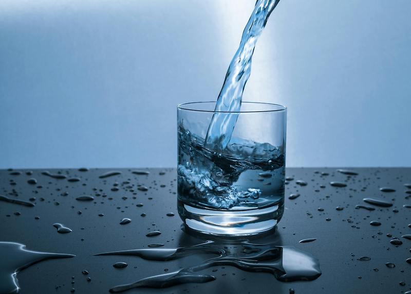 물, 얼마나 마셔야 할까? 물 섭취량의 중요성