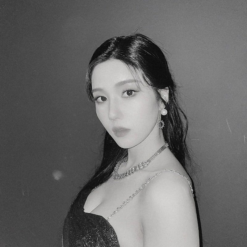아이즈원 권은비 서가대 블랙드레스 인스타그램 사진