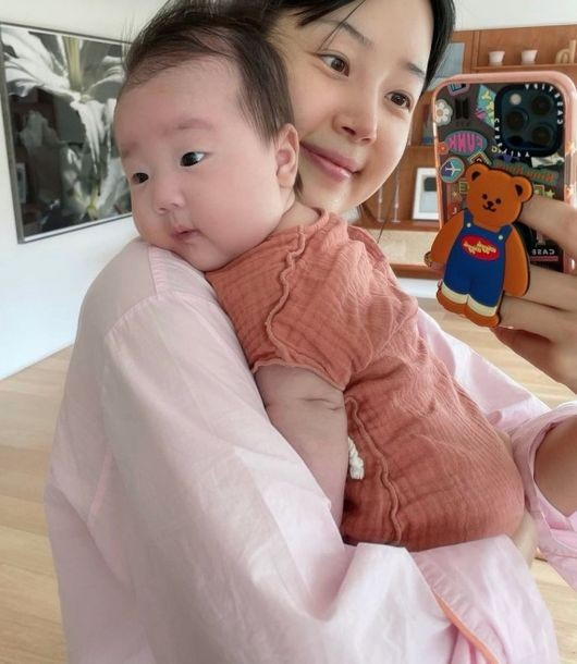 '한지혜' 검사 남편, 8개월 딸에 영어 조기교육 