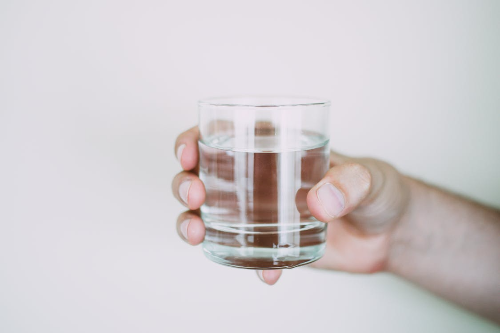 물 마시기의 중요성: 하루에 몇 리터 마셔야 할까?