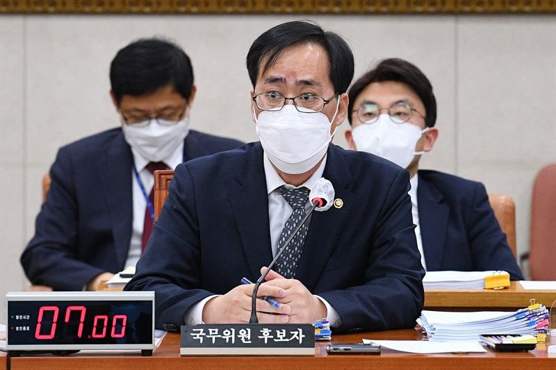 '도자기 논란' 박준영 자진사퇴..文 '레임덕' 가속될듯
