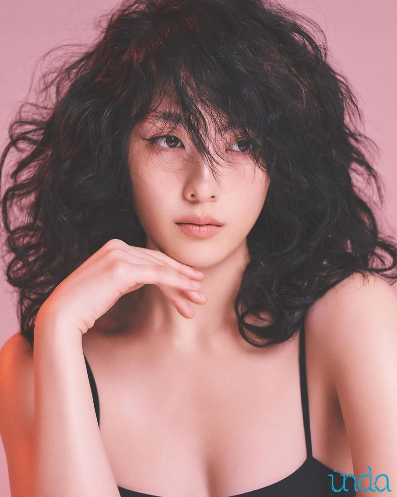 그룹 카라 멤버이자 배우 강지영이 20대에 찍은 마지막 사진을 공개