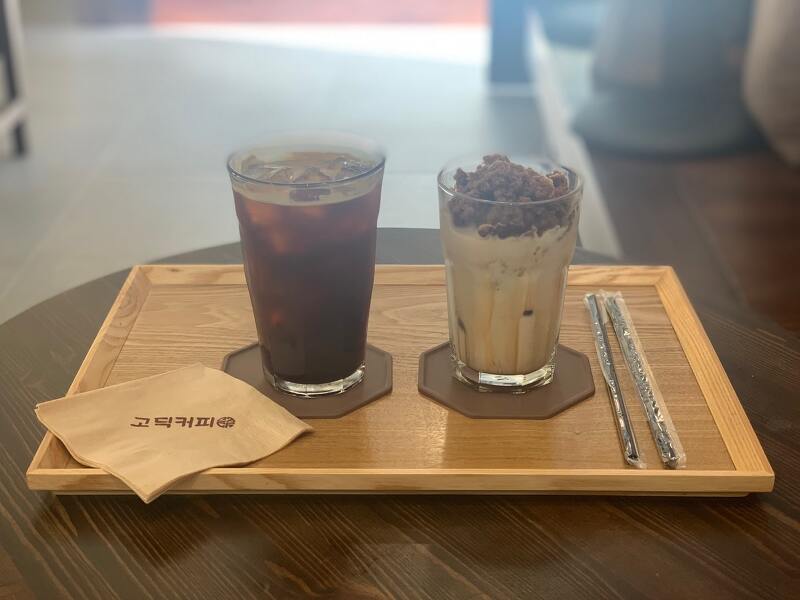 [신봉동] 고딕커피, 합리적인 가격에 커피를 즐길 수 있는 한옥 갬성의 카페(feat. 아메리카노, 여름라떼, 고딕쿠키)
