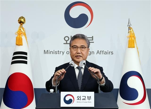 외교부 “韓재단이 日강제징용 피해자에 판결금 등 지급”