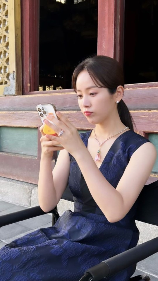 한지민, 이 미모 실화??..41세 나이 믿기지 않아! [사진]