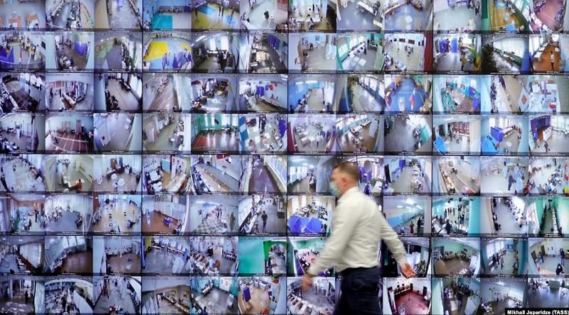 러시아의 부정선거 정황 VIDEO:Russian Social Media Swamped With Video Evidence Of Ballot-Box Stuffing