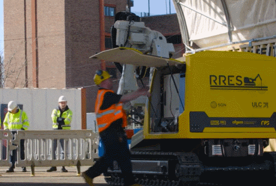 중국 고속도로 공사현장에 우회 안내 로봇 도입ㅣ도로 종단 굴착 로봇 도로 공사시스템 VIDEO: Robotic Roadworks and Excavation System set for UK trials