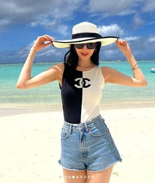 서현, 소녀시대 막내미 벗고 성숙미 장착! C사 수영복 자태 공개 [사진]