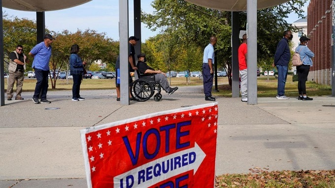 [미국 중간선거] 새로운 여론조사는 민주당에 '불길한 징조' GOP maintains lead in voter turnout likelihood