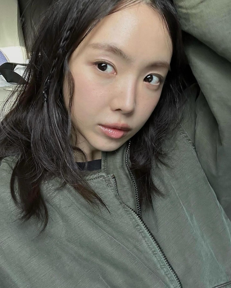 그룹 에이핑크 출신 배우 손나은이 군살 없는 완벽 몸매