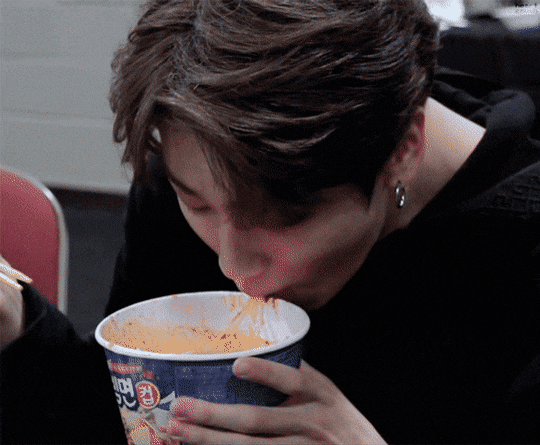 팬들사이에서 복스럽게 잘먹는다고 말많은 방탄 정국