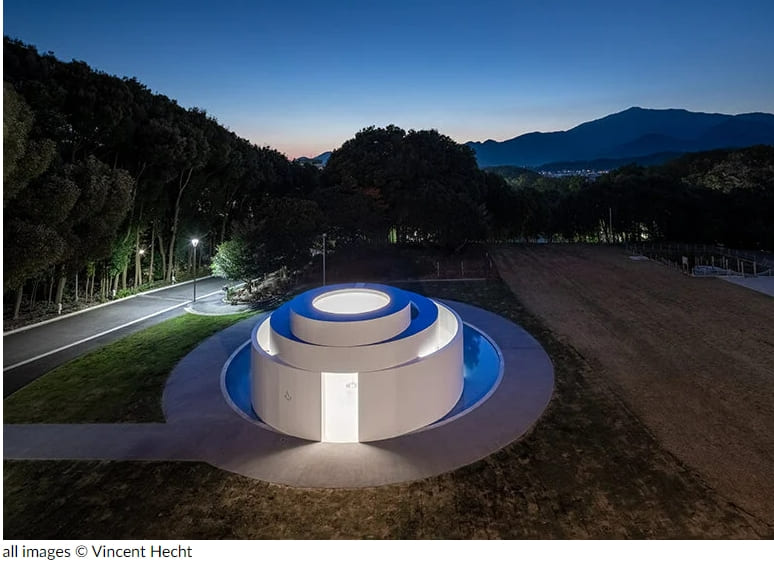 T2P 건축가들,  일본 파이프 영감 3층 원형 광장 조각 T2P architects sculpts three-layered circular plaza inspired by pipes in japan