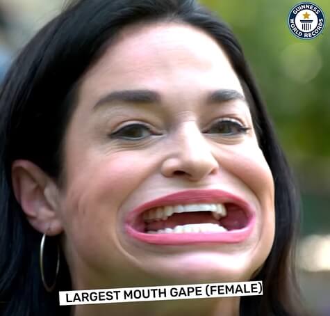 [기네스 기록] 도넛 세개가 동시에 한 입에...그녀의 입 크기는 무려...VIDEO: This woman has the largest mouth in the world, according to Guinness