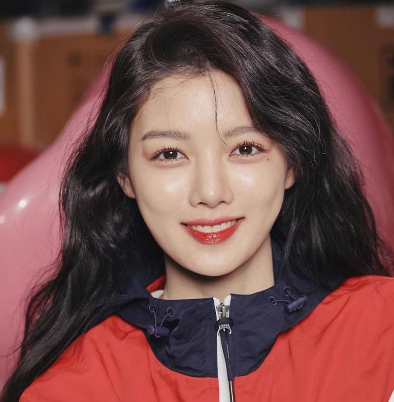 배우 김유정 프로필, 나이, 키, 고향, 학력, 소속사